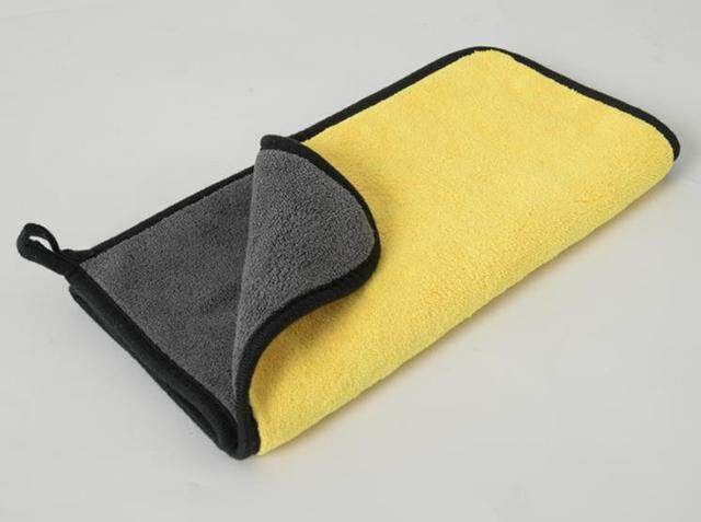 su dung khăn lau microfiber de lau ghe massage